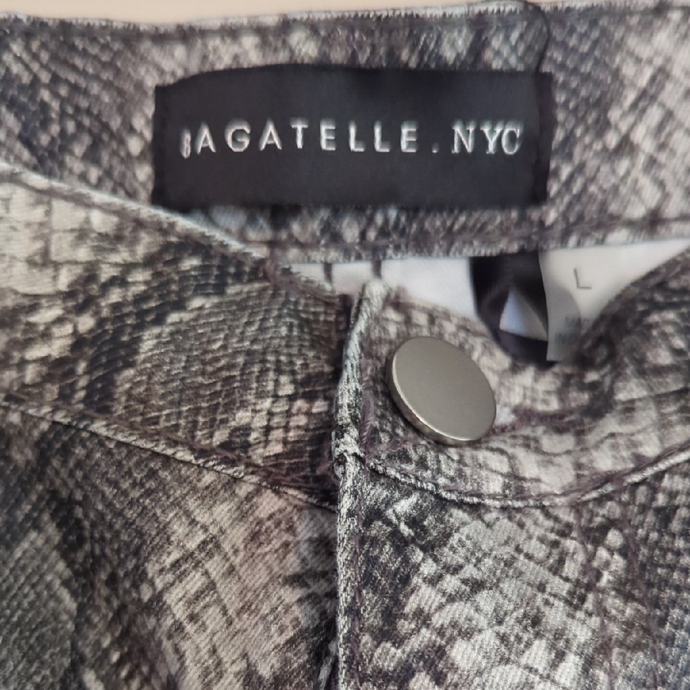 Bagatelle NYC Gray Snake Print Jeans - Picture 5 of 7